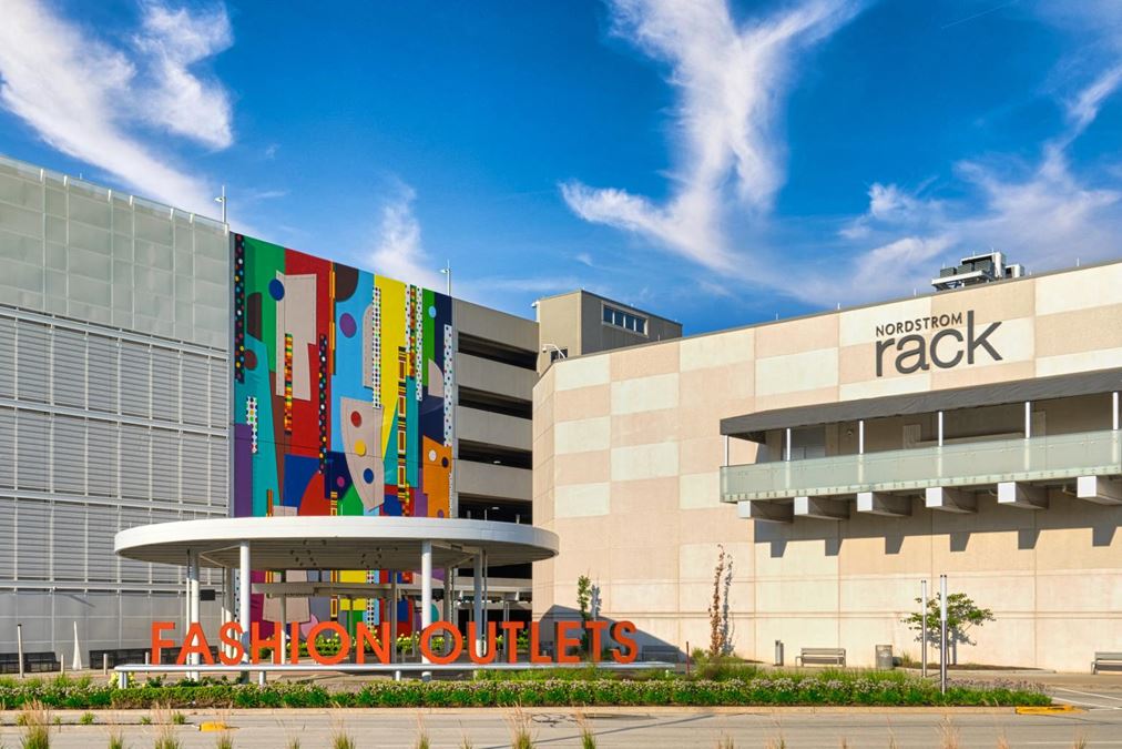 QuikSpace Fashion Outlets of Chicago